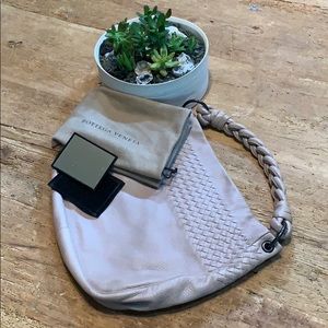 Bottega Veneta Lavender/Mauve Hobo in EUC!